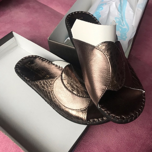 women Slippers - Picture 4 of 6